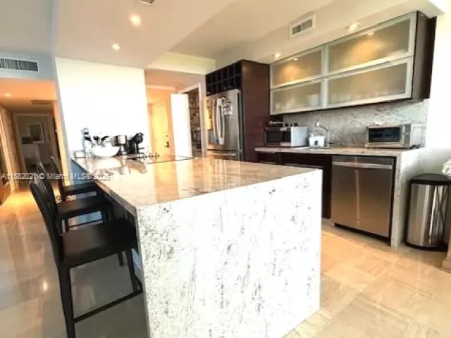 3-bedroom condo for rent in Key Biscayne - 1121 Crandon Blvd D702 - MondialRealty