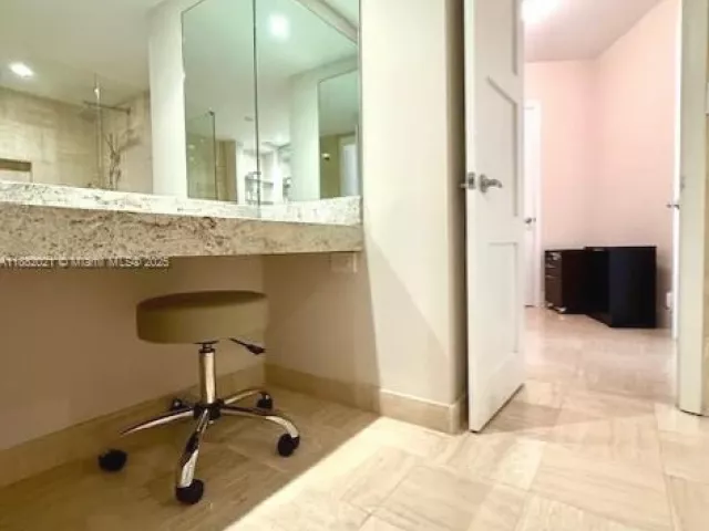 3-bedroom condo for rent in Key Biscayne - 1121 Crandon Blvd D702 - MondialRealty