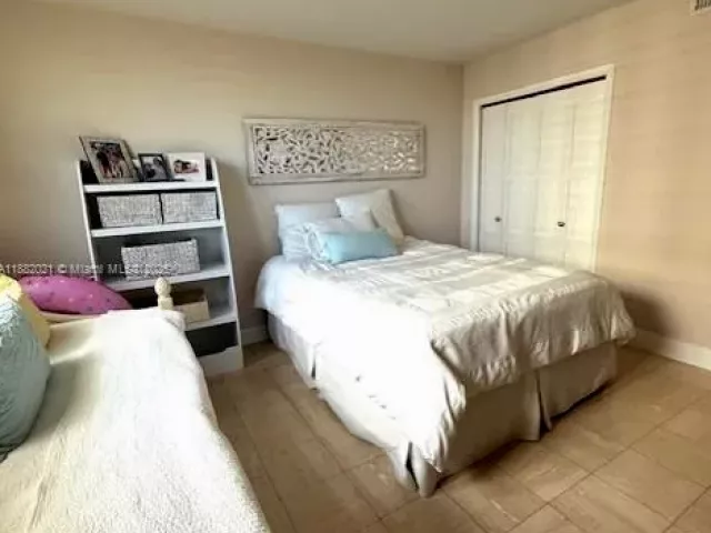 3-bedroom condo for rent in Key Biscayne - 1121 Crandon Blvd D702 - MondialRealty