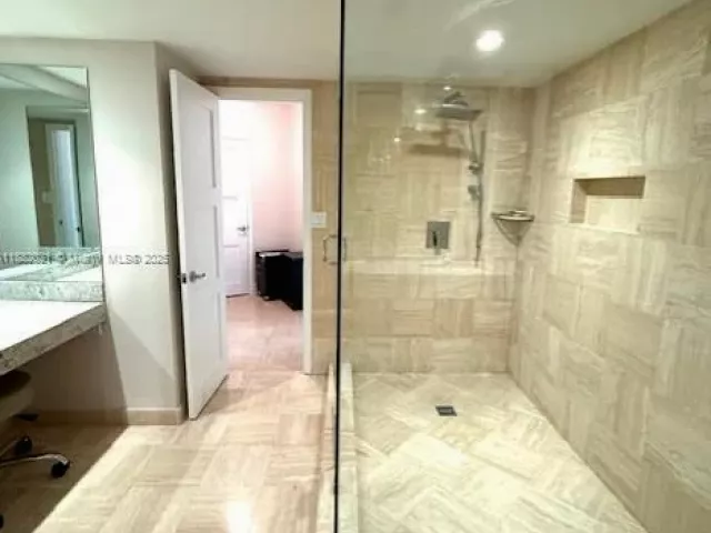 3-bedroom condo for rent in Key Biscayne - 1121 Crandon Blvd D702 - MondialRealty