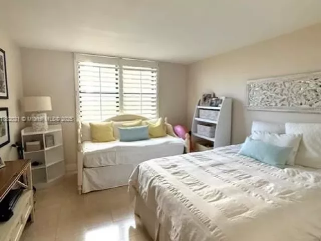 3-bedroom condo for rent in Key Biscayne - 1121 Crandon Blvd D702 - MondialRealty