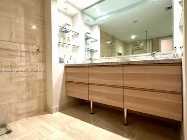 3-bedroom condo for rent in Key Biscayne - 1121 Crandon Blvd D702 - MondialRealty