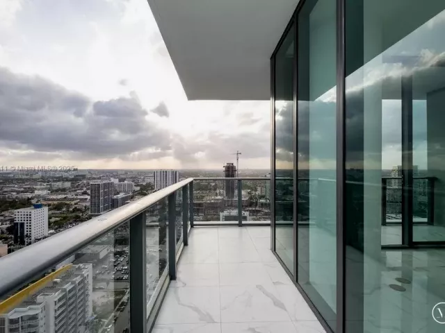 4-bedroom condo for sale in Miami - 480 NE 31 St 3101 - MondialRealty