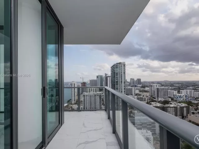 4-bedroom condo for sale in Miami - 480 NE 31 St 3101 - MondialRealty