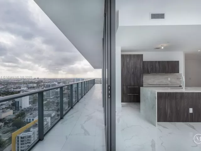 4-bedroom condo for sale in Miami - 480 NE 31 St 3101 - MondialRealty