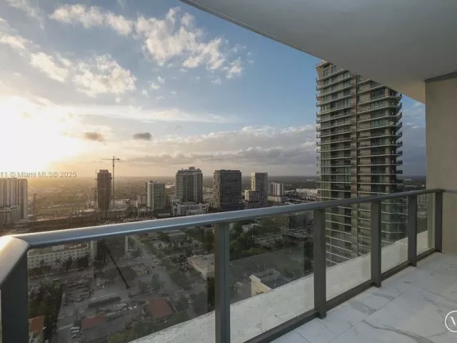 4-bedroom condo for sale in Miami - 480 NE 31 St 3101 - MondialRealty