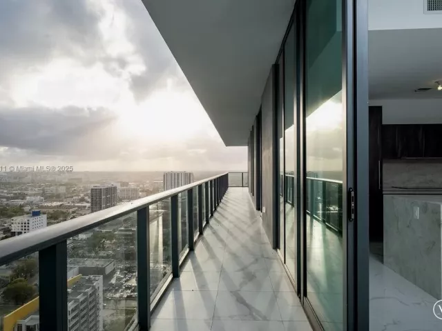 4-bedroom condo for sale in Miami - 480 NE 31 St 3101 - MondialRealty
