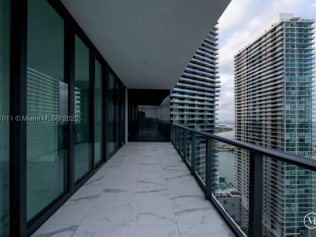 4-bedroom condo for sale in Miami - 480 NE 31 St 3101 - MondialRealty