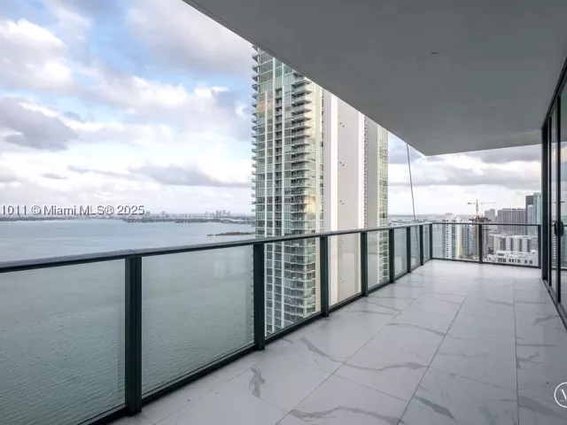 4-bedroom condo for sale in Miami - 480 NE 31 St 3101 - MondialRealty