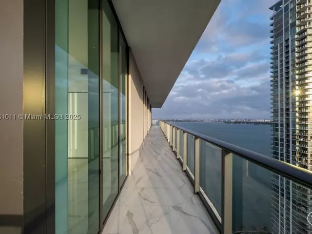 4-bedroom condo for sale in Miami - 480 NE 31 St 3101 - MondialRealty