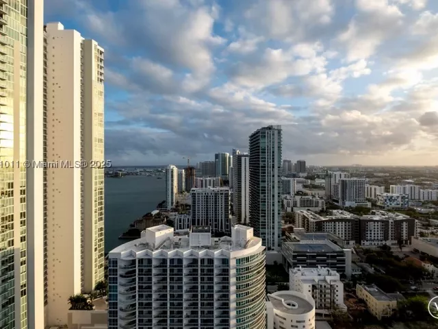 4-bedroom condo for sale in Miami - 480 NE 31 St 3101 - MondialRealty