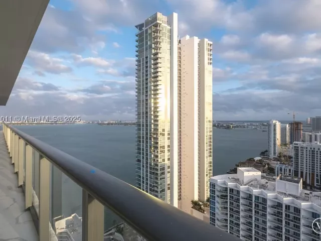 4-bedroom condo for sale in Miami - 480 NE 31 St 3101 - MondialRealty