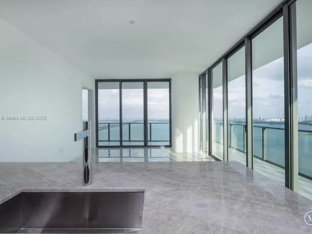 4-bedroom condo for sale in Miami - 480 NE 31 St 3101 - MondialRealty