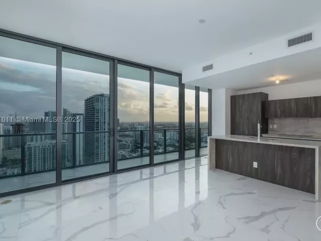 4-bedroom condo for sale in Miami - 480 NE 31 St 3101 - MondialRealty