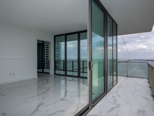 Apartment for sale  Unit #3101 - photo 6574465