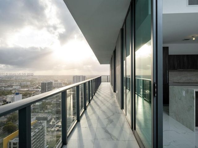 Apartment for sale  Unit #3101 - photo 6574466