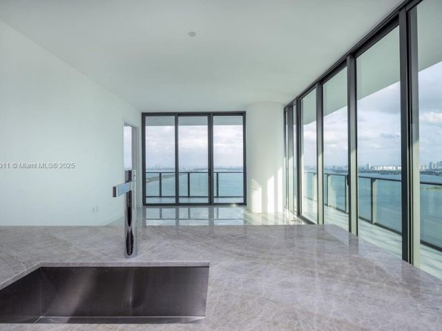 Apartment for sale  Unit #3101 - photo 6574467