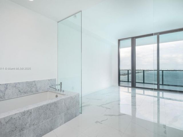 Apartment for sale  Unit #3101 - photo 6574473