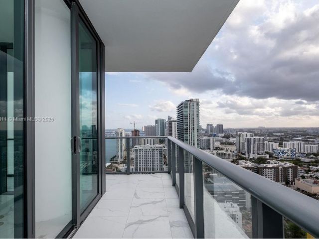 Apartment for sale  Unit #3101 - photo 6574477