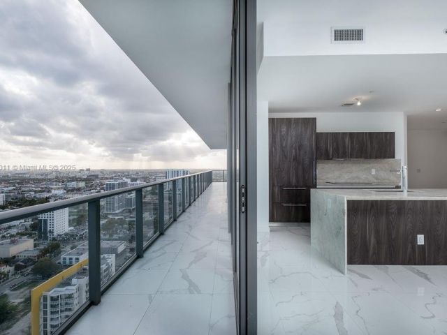 Apartment for sale  Unit #3101 - photo 6574479