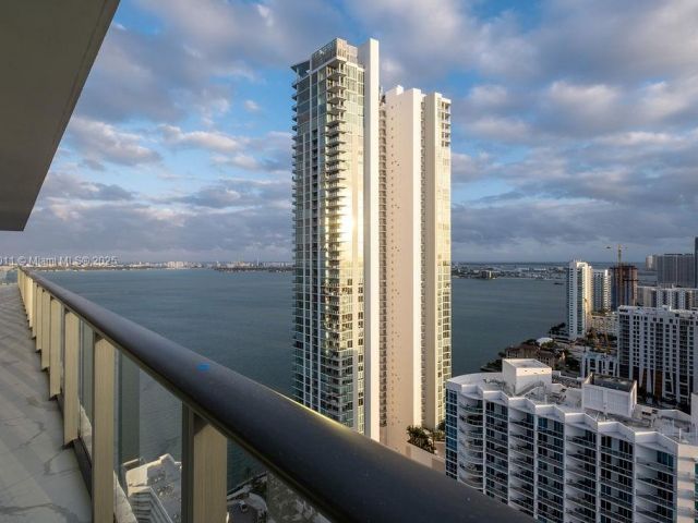 Apartment for sale  Unit #3101 - photo 6574480