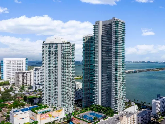 1-bedroom condo for sale in Miami - 480 NE 31st St 702 - MondialRealty
