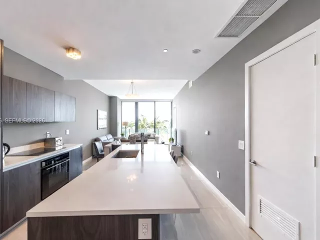 1-bedroom condo for sale in Miami - 480 NE 31st St 702 - MondialRealty