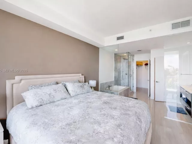 1-bedroom condo for sale in Miami - 480 NE 31st St 702 - MondialRealty