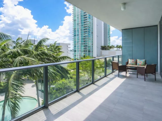 1-bedroom condo for sale in Miami - 480 NE 31st St 702 - MondialRealty