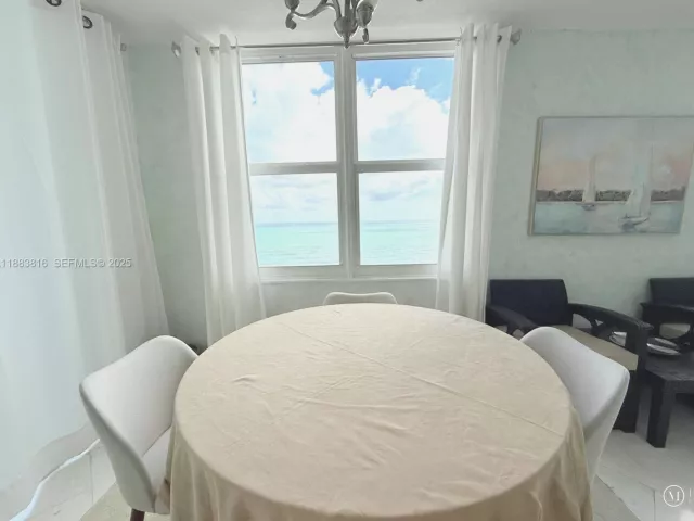 2-bedroom condo for rent in Hollywood - 2751 S Ocean Dr 1204S - MondialRealty