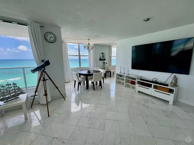 2-bedroom condo for rent in Hollywood - 2751 S Ocean Dr 1204S - MondialRealty