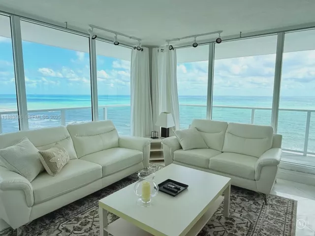 2-bedroom condo for rent in Hollywood - 2751 S Ocean Dr 1204S - MondialRealty