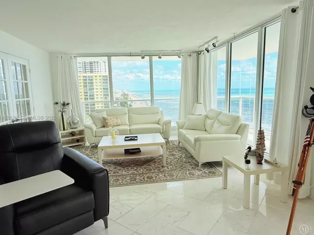 2-bedroom condo for rent in Hollywood - 2751 S Ocean Dr 1204S - MondialRealty