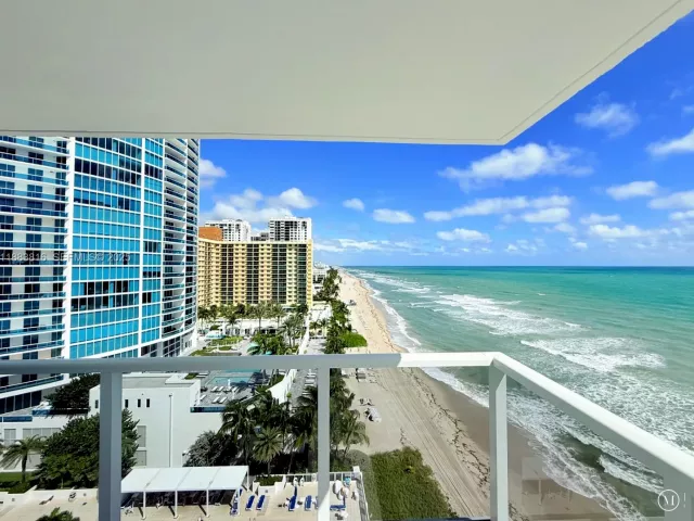 2-bedroom condo for rent in Hollywood - 2751 S Ocean Dr 1204S - MondialRealty
