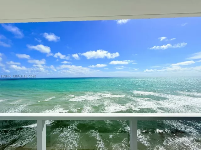 2-bedroom condo for rent in Hollywood - 2751 S Ocean Dr 1204S - MondialRealty