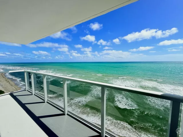 2-bedroom condo for rent in Hollywood - 2751 S Ocean Dr 1204S - MondialRealty