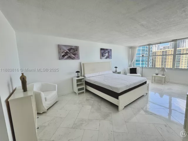2-bedroom condo for rent in Hollywood - 2751 S Ocean Dr 1204S - MondialRealty
