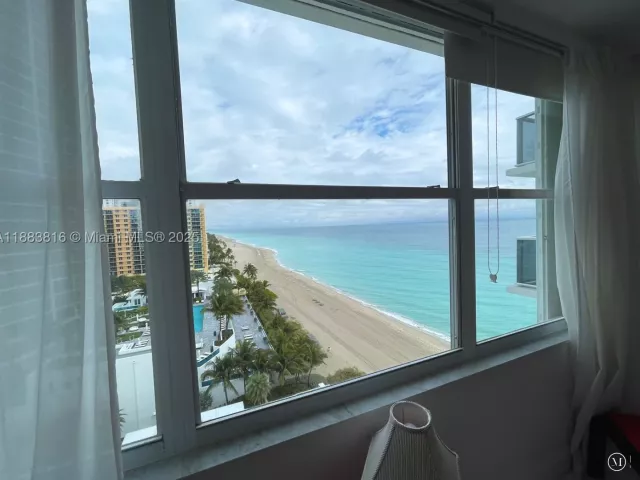 2-bedroom condo for rent in Hollywood - 2751 S Ocean Dr 1204S - MondialRealty