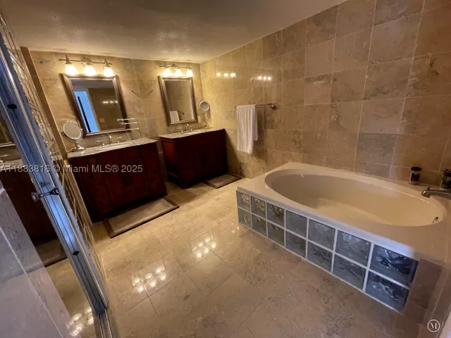 2-bedroom condo for rent in Hollywood - 2751 S Ocean Dr 1204S - MondialRealty