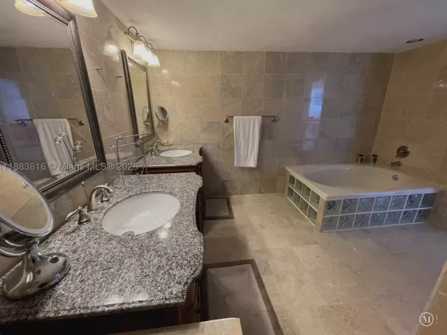 2-bedroom condo for rent in Hollywood - 2751 S Ocean Dr 1204S - MondialRealty