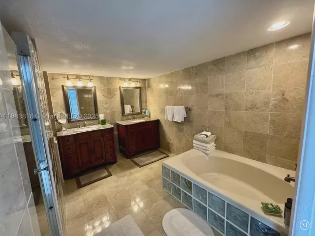 2-bedroom condo for rent in Hollywood - 2751 S Ocean Dr 1204S - MondialRealty