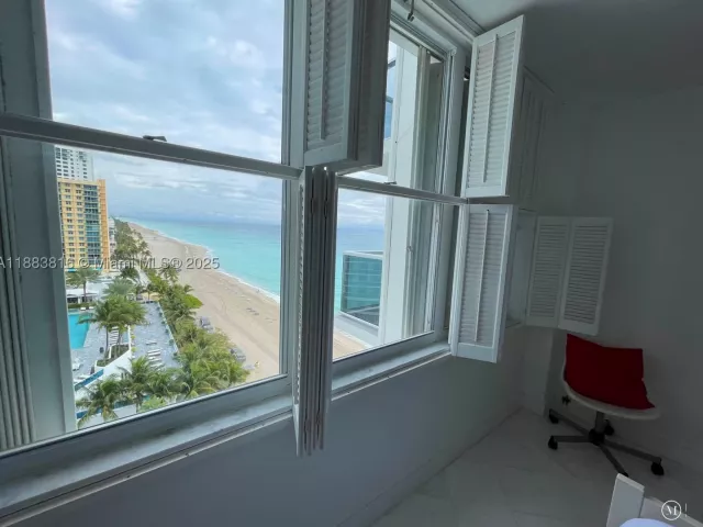2-bedroom condo for rent in Hollywood - 2751 S Ocean Dr 1204S - MondialRealty