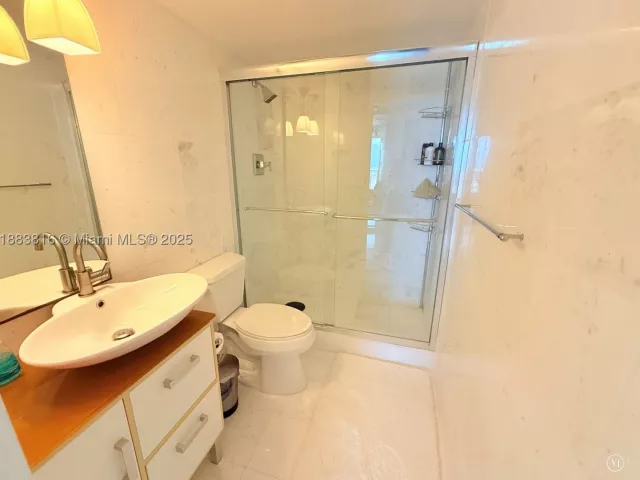 2-bedroom condo for rent in Hollywood - 2751 S Ocean Dr 1204S - MondialRealty