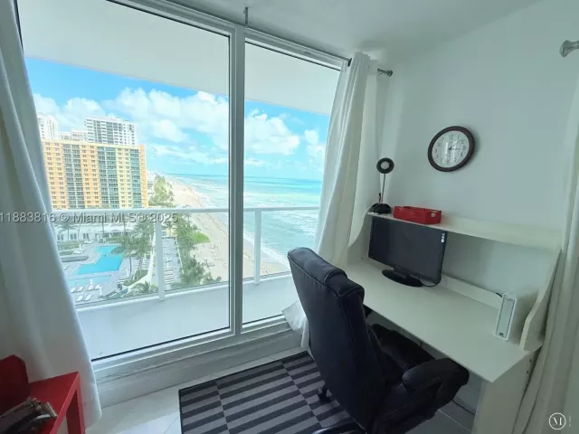 2-bedroom condo for rent in Hollywood - 2751 S Ocean Dr 1204S - MondialRealty