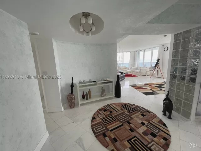 2-bedroom condo for rent in Hollywood - 2751 S Ocean Dr 1204S - MondialRealty