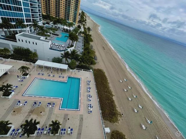 2-bedroom condo for rent in Hollywood - 2751 S Ocean Dr 1204S - MondialRealty