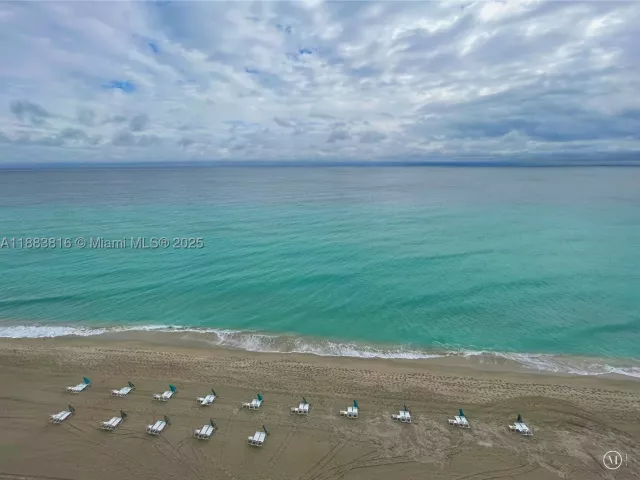 2-bedroom condo for rent in Hollywood - 2751 S Ocean Dr 1204S - MondialRealty