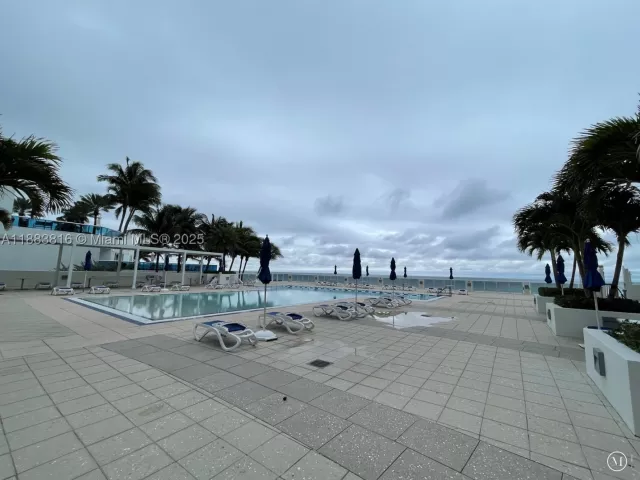 2-bedroom condo for rent in Hollywood - 2751 S Ocean Dr 1204S - MondialRealty