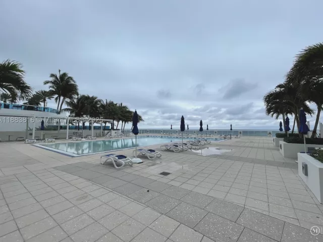 2-bedroom condo for rent in Hollywood - 2751 S Ocean Dr 1204S - MondialRealty