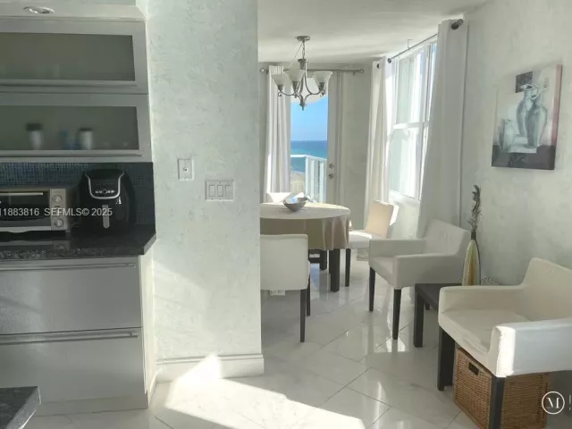 2-bedroom condo for rent in Hollywood - 2751 S Ocean Dr 1204S - MondialRealty